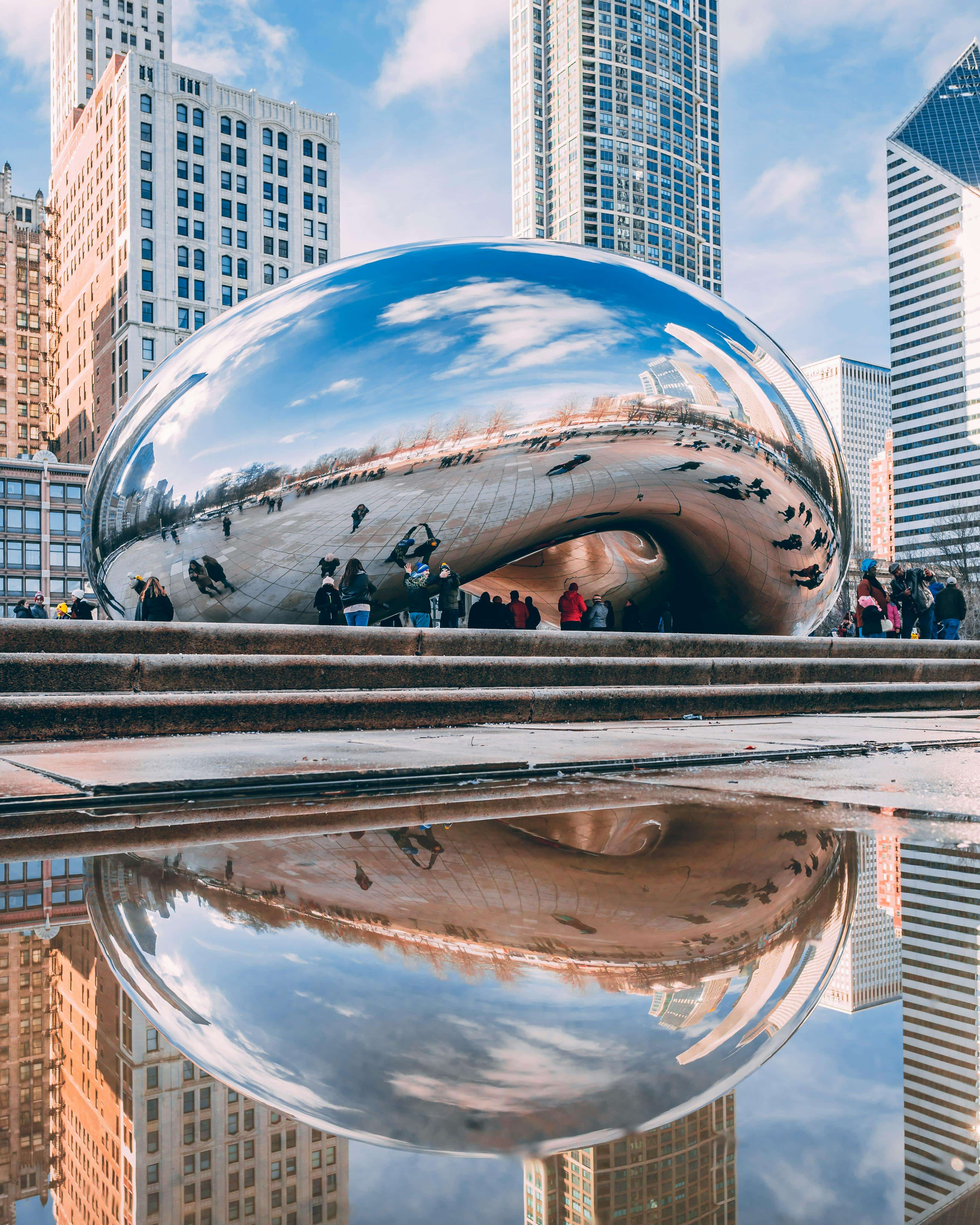 Cloud Gate in Chicago reflecting the skyline